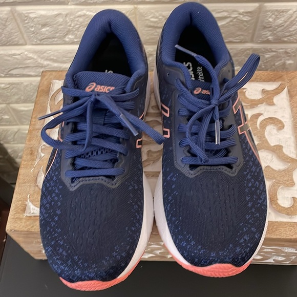 ASICS 👟 - Picture 2 of 5